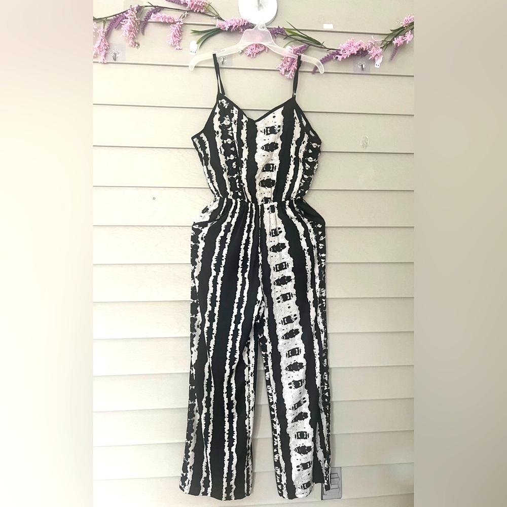 Wide leg jumpsuit size M
